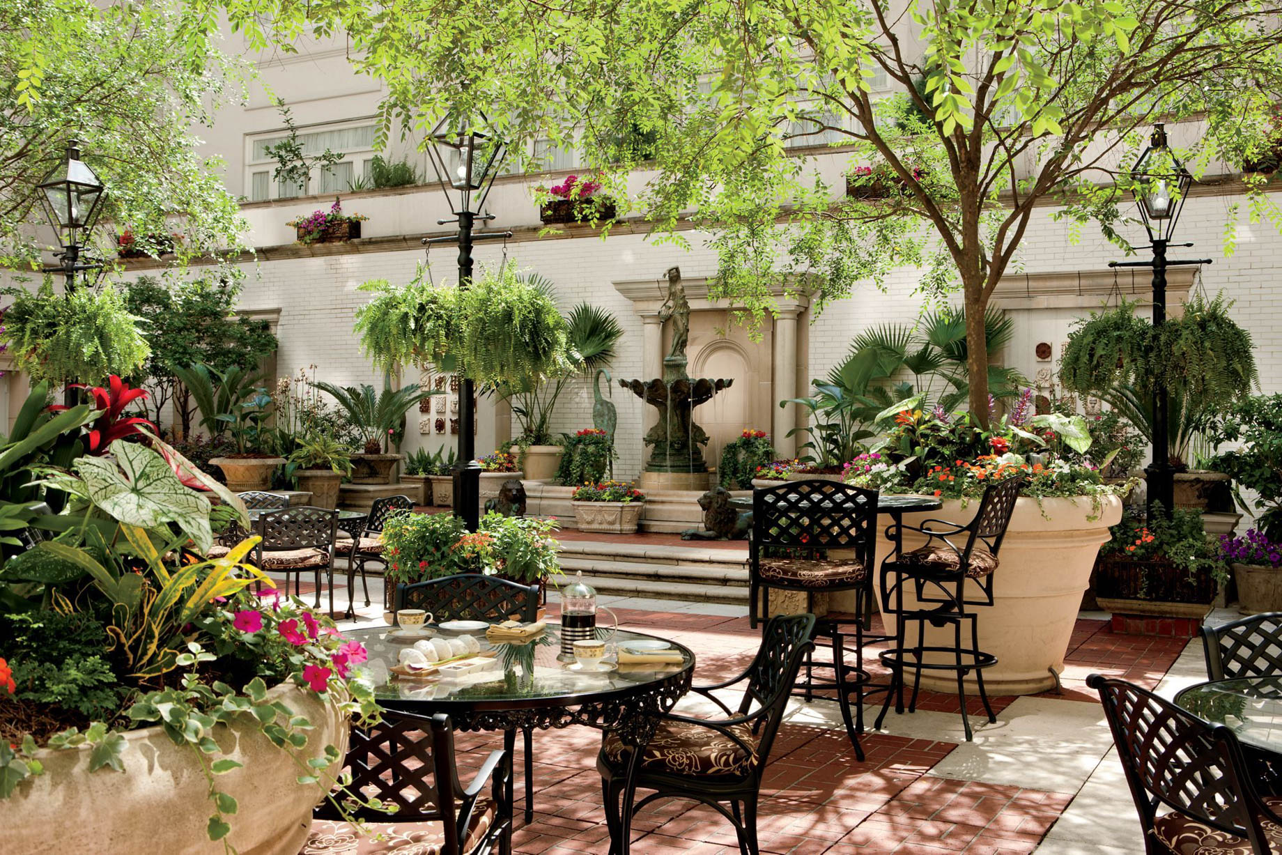 The Ritz-Carlton, New Orleans Hotel – New Orleans, LA, USA – Courtyard Dining