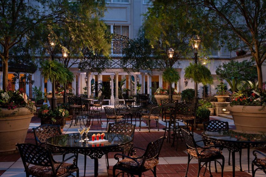 The Ritz-Carlton, New Orleans Hotel - New Orleans, LA, USA - Courtyard Evening Dining
