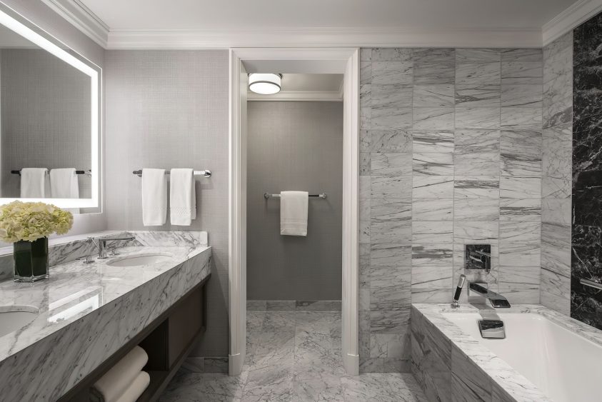 The Ritz-Carlton, Cleveland Hotel - Clevelend, OH, USA - Junior Presidential Suite Bathroom