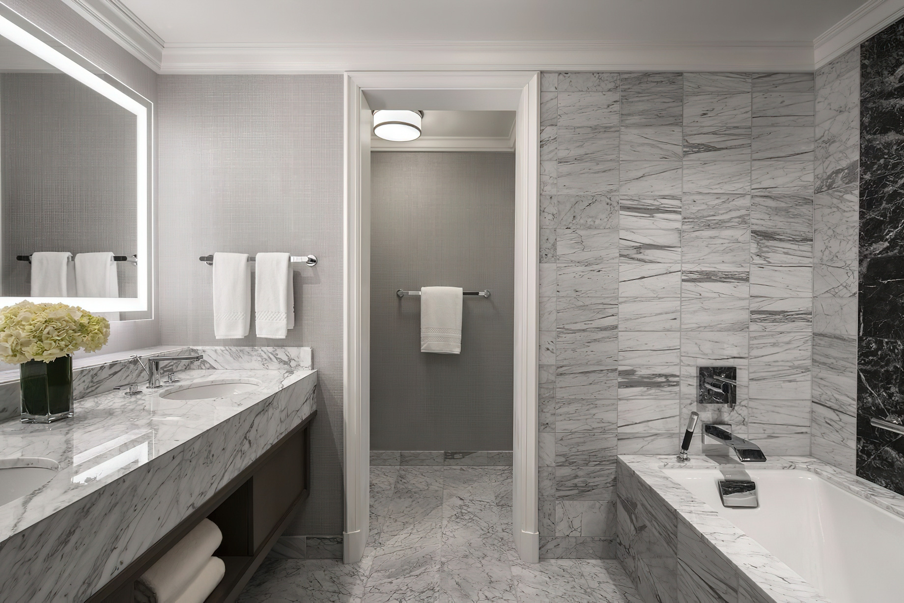 The Ritz-Carlton, Cleveland Hotel – Clevelend, OH, USA – Junior Presidential Suite Bathroom