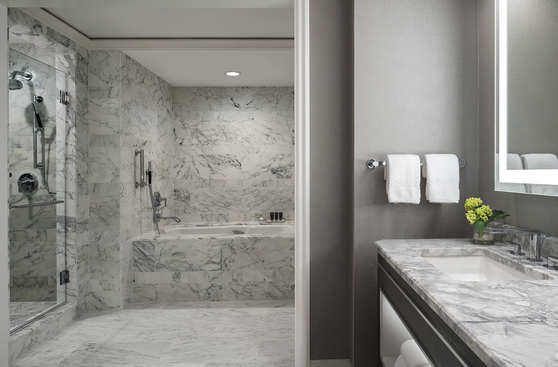 The Ritz-Carlton, St. Louis Hotel – St. Louis, MO, USA – Executive Suite Bathroom