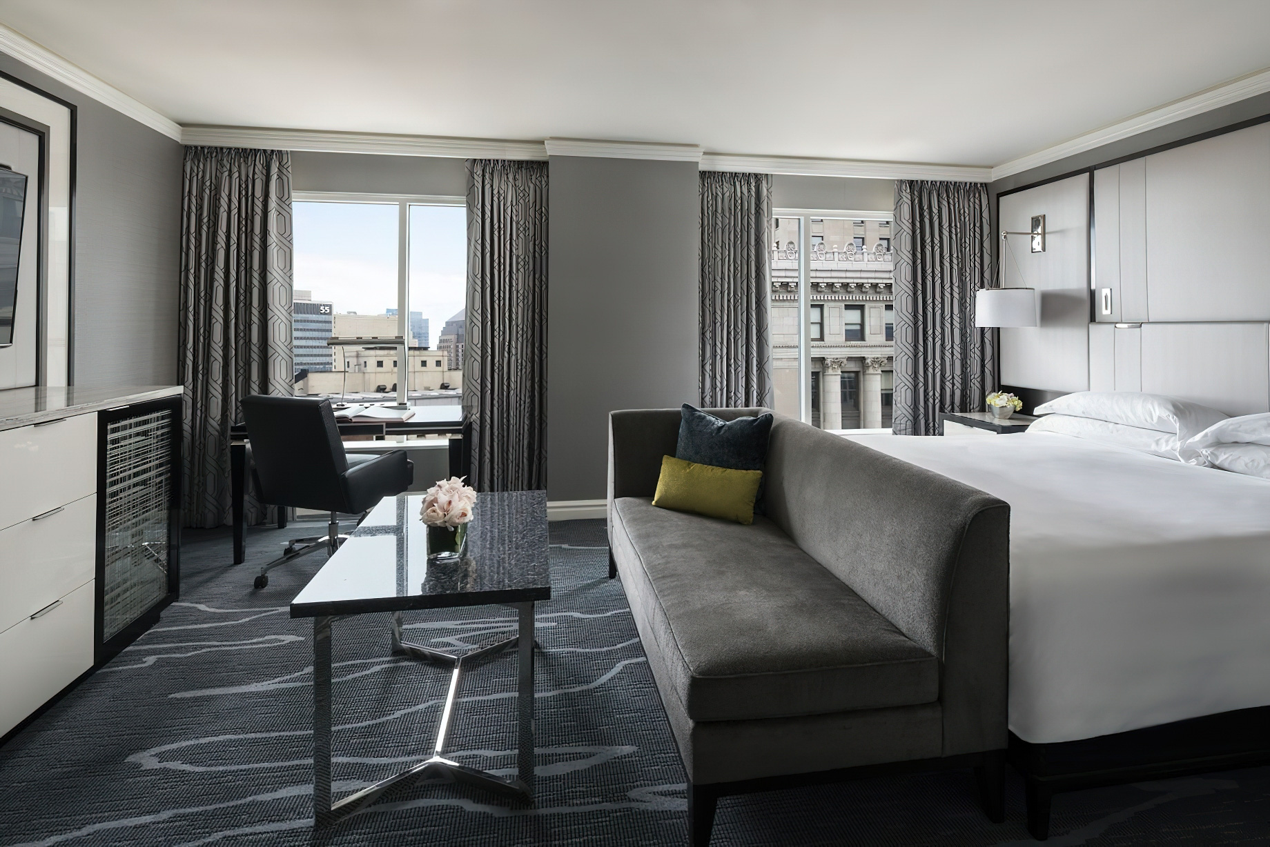 The Ritz-Carlton, Cleveland Hotel - Clevelend, OH, USA - Corner Guest Room