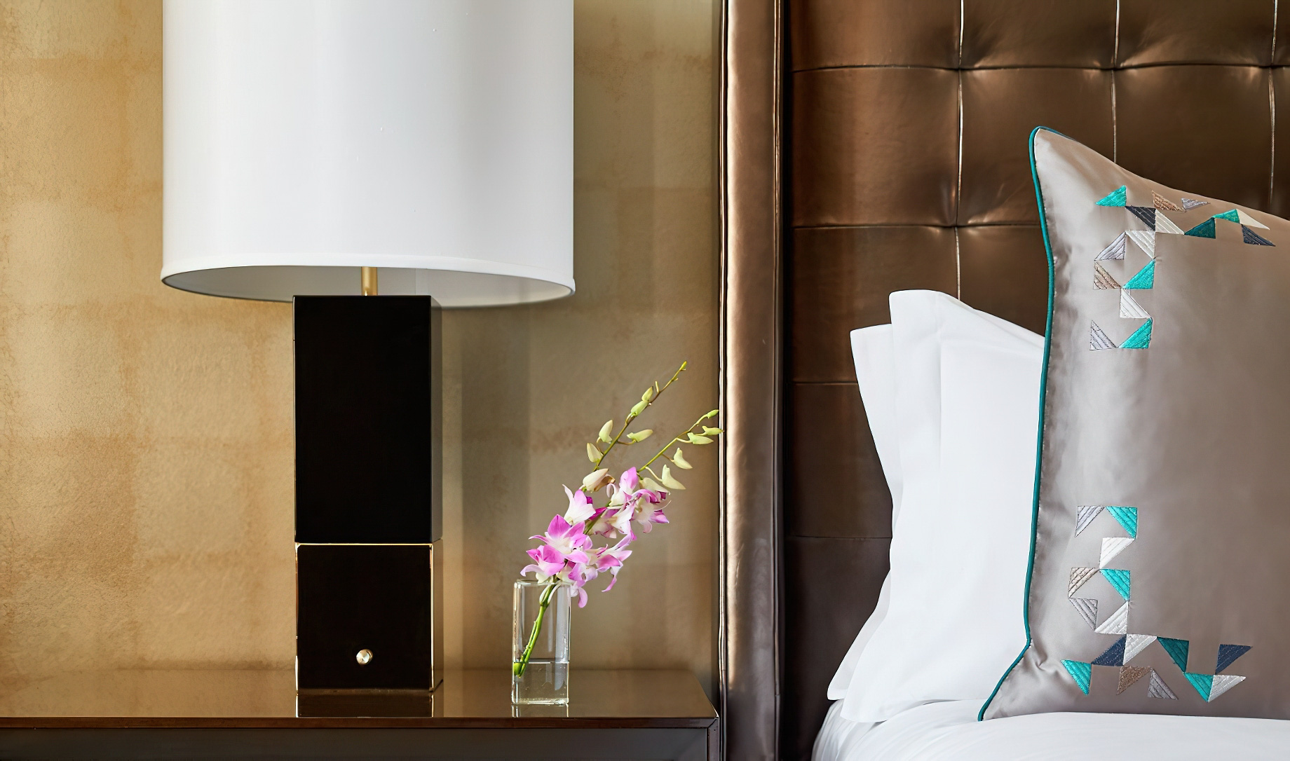 The Ritz-Carlton, Philadelphia Hotel - Philadelphia, PA, USA - City Hall Guest Room Decor