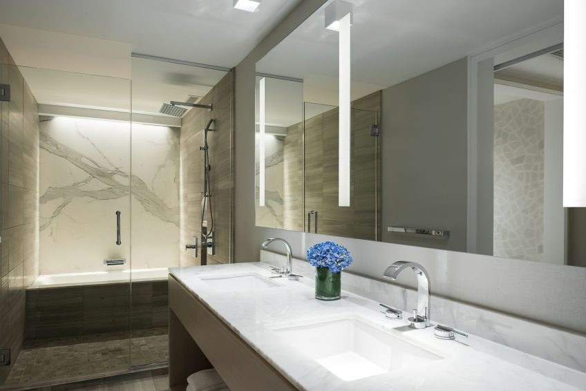 The Ritz-Carlton, Chicago Hotel - Chicago, IL, USA - Lakeside Suite Bathroom