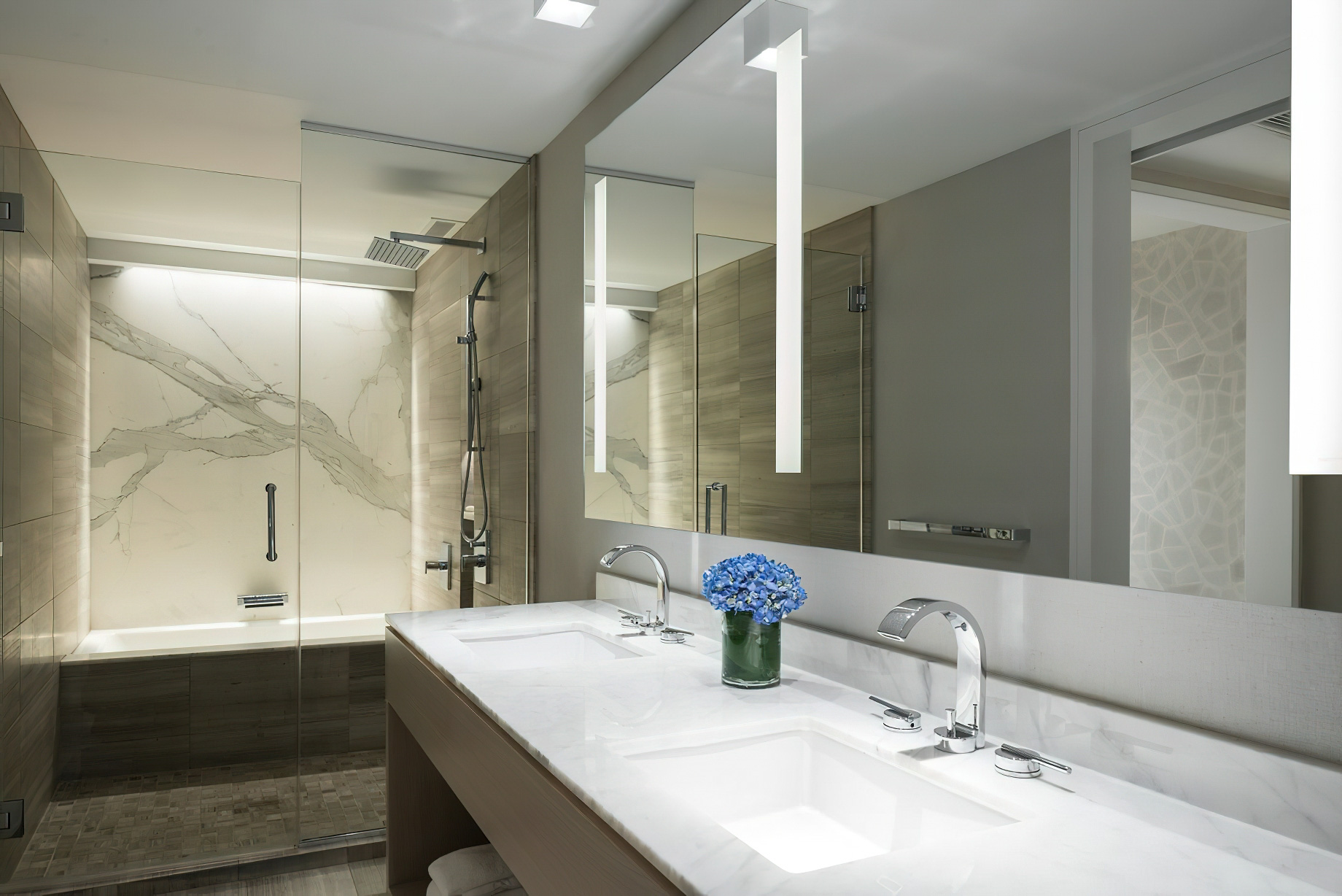 The Ritz-Carlton, Chicago Hotel – Chicago, IL, USA – Lakeside Suite Bathroom
