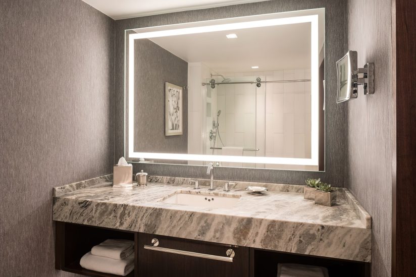 The Ritz-Carlton, Atlanta Hotel - Atlanta, GA, USA - Deluxe King Room Bathroom