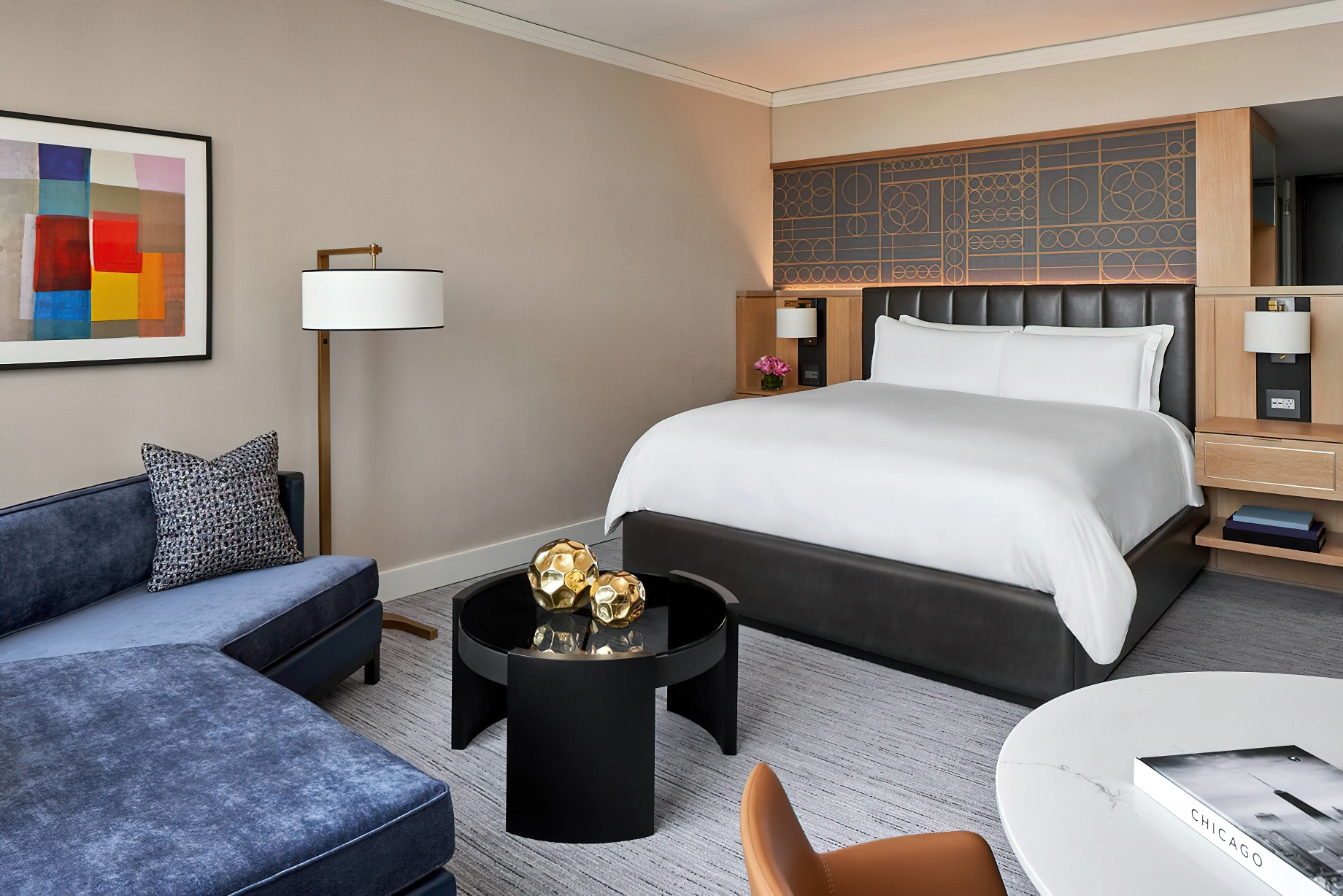 The Ritz-Carlton, Chicago Hotel - Chicago, IL, USA - City View Room Bed