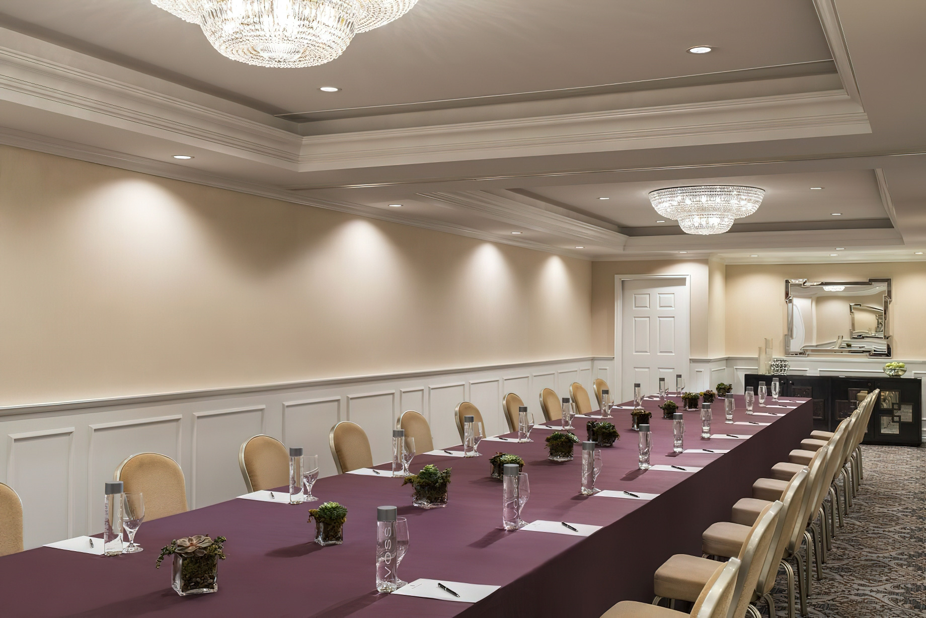 The Ritz-Carlton, Philadelphia Hotel - Philadelphia, PA, USA - Meeting Room