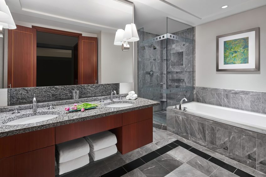 The Ritz-Carlton, Charlotte Hotel - Charlotte, NC, USA - Parlor Suite Bathroom