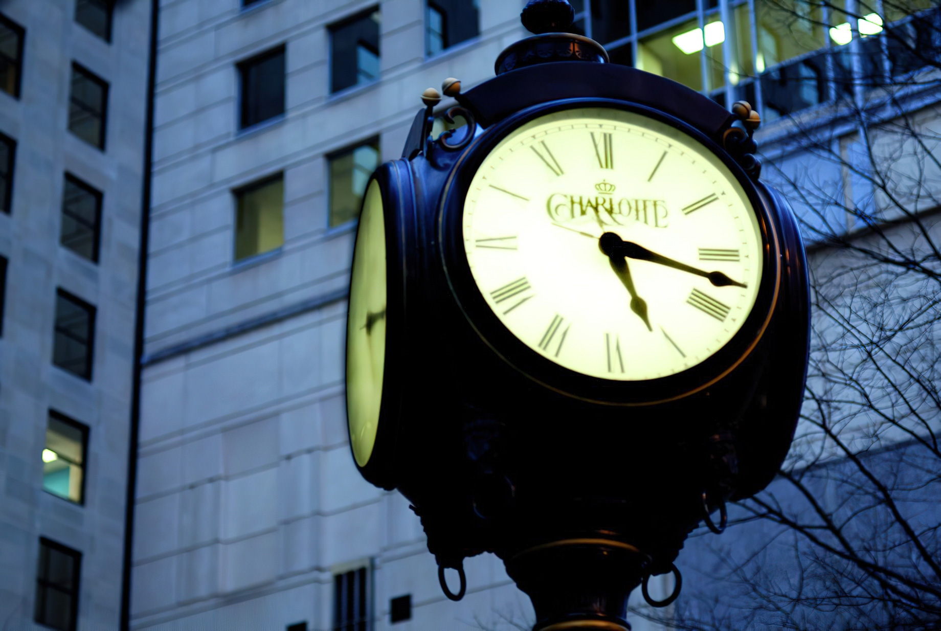 The Ritz-Carlton, Charlotte Hotel – Charlotte, NC, USA – Street Clock