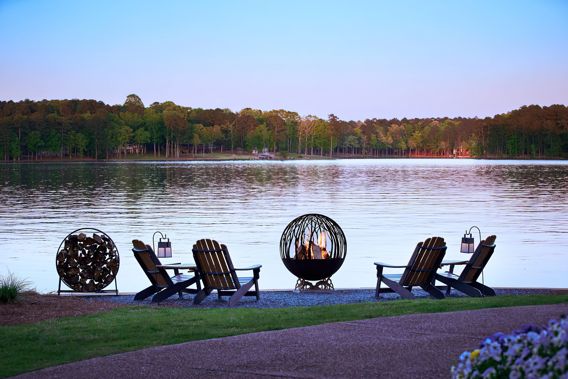 129 – The Ritz-Carlton Reynolds, Lake Oconee Resort – Greensboro, GA, USA – Lakeside Fire Globe