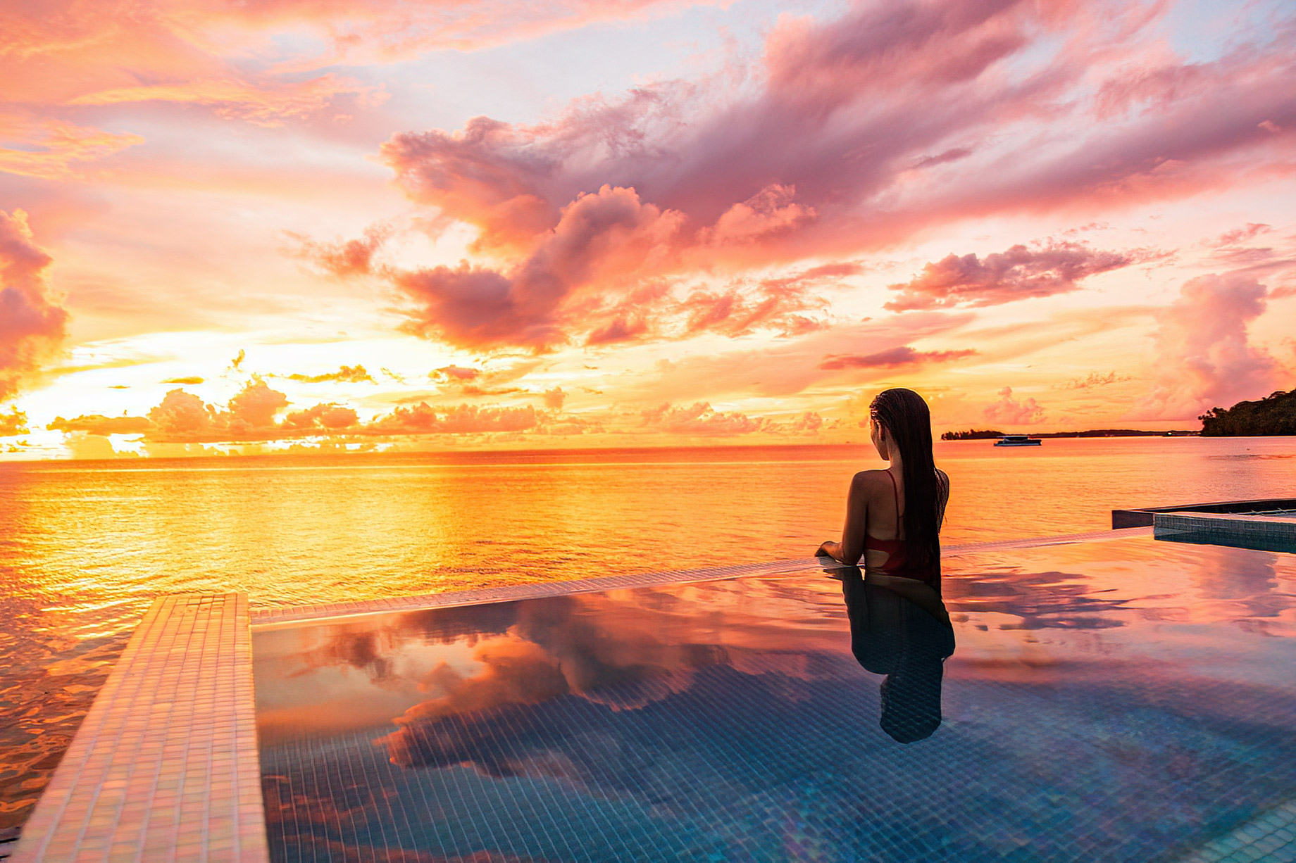 Women at the Edge of an Infinity Pool – Sunset in Bora Bora, French Polynesia