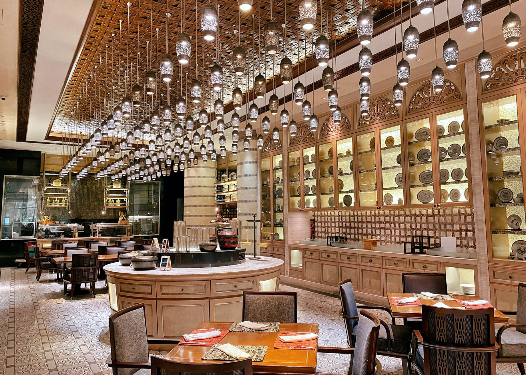 Mandarin Oriental, Kuala Lumpur Hotel - Kuala Lumpur, Indonesia - Mosaic Restaurant Interior