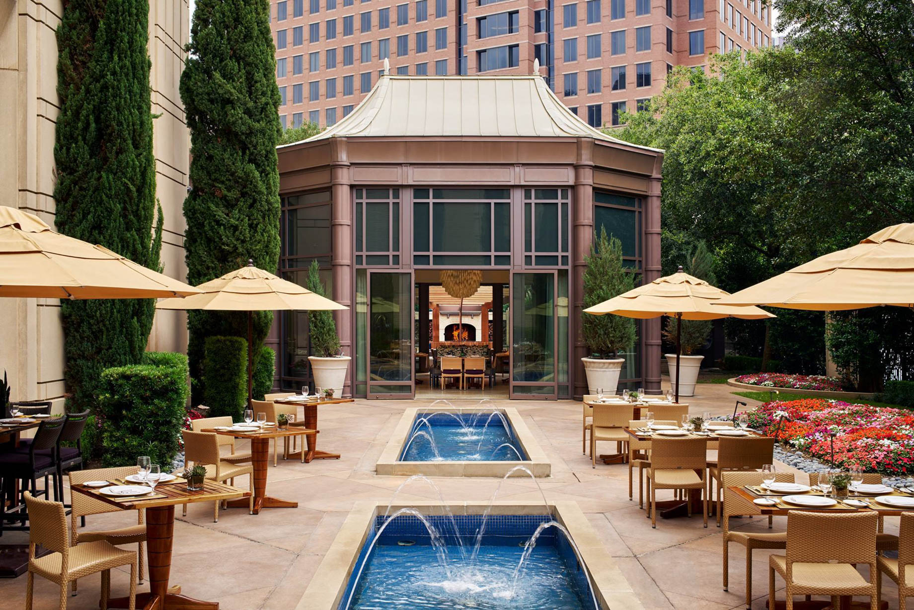 The Ritz-Carlton, Dallas Hotel – Dallas, TX, USA – Fearing’s Restaurant Outdoor Patio