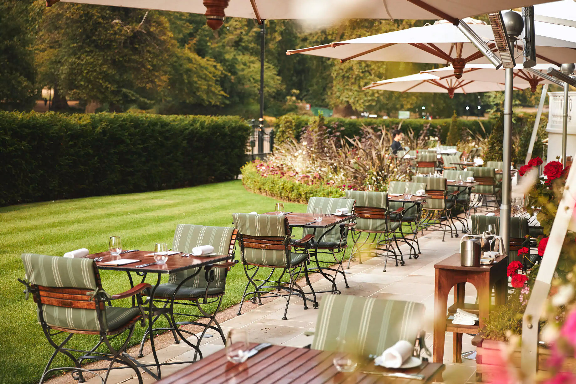 Mandarin Oriental Hyde Park, London Hotel – London, United Kingdom – Hyde Park Garden Summer Terrace