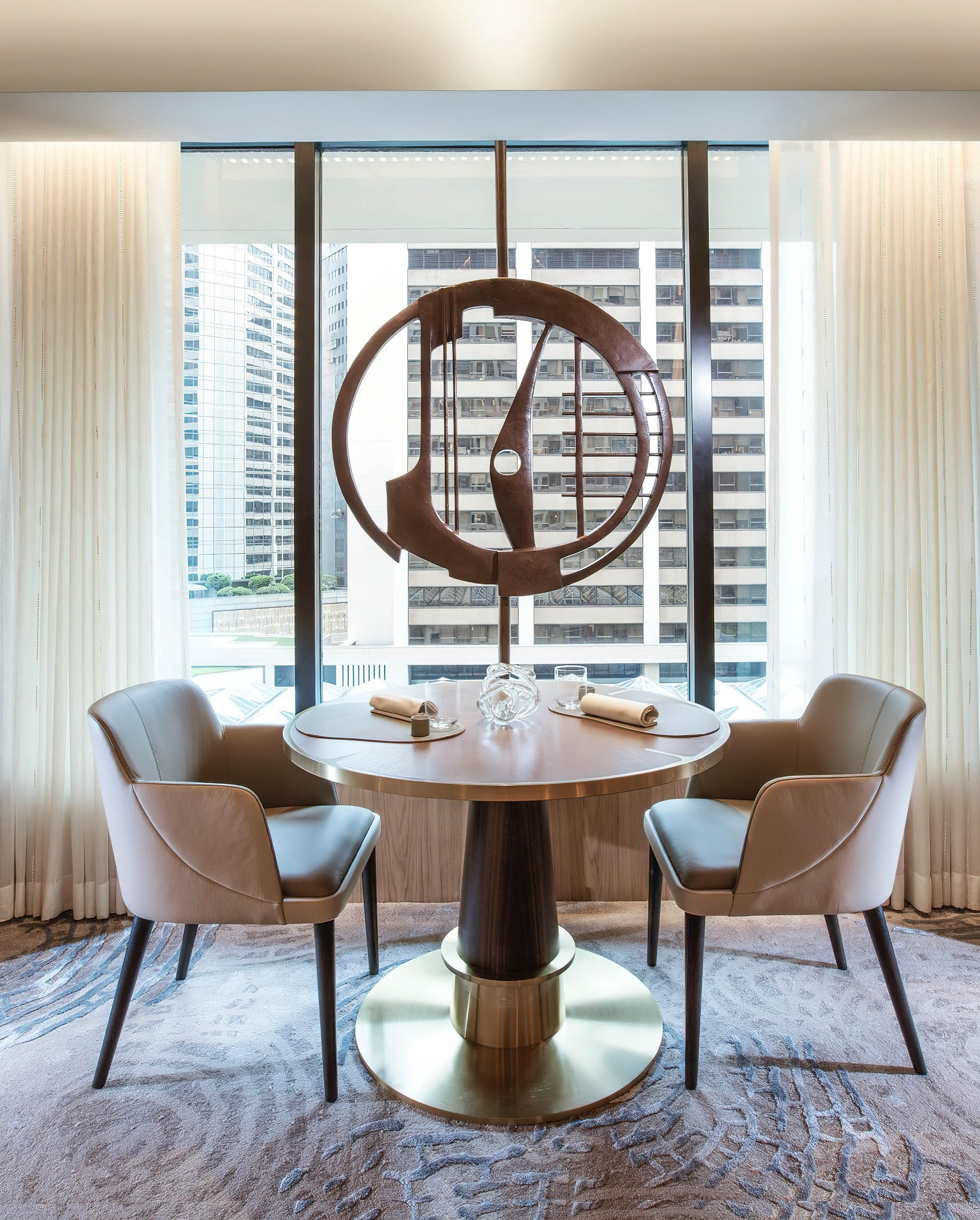 The Landmark Mandarin Oriental, Hong Kong Hotel – Hong Kong, China – Amber Restaurant Table
