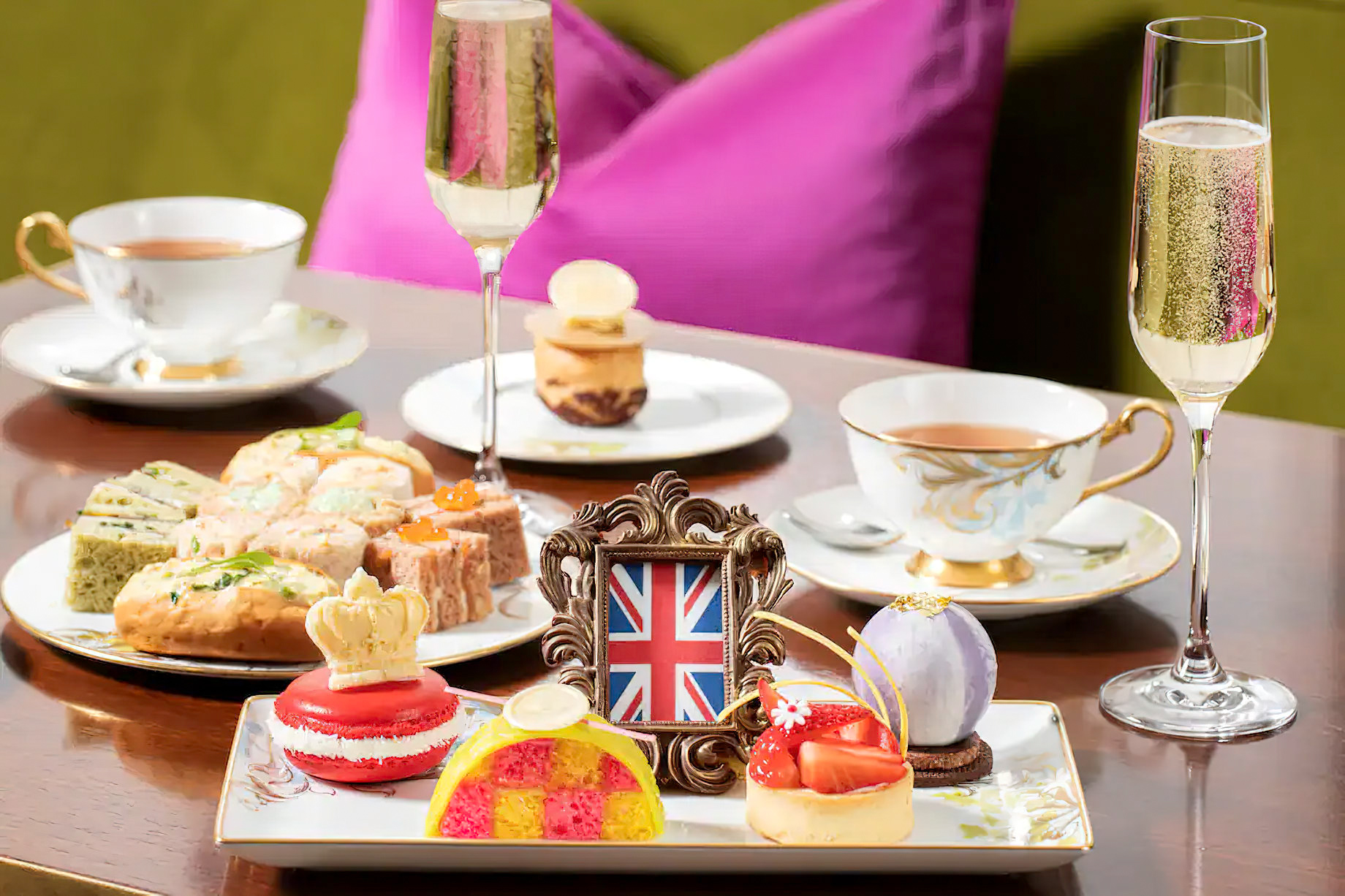 Mandarin Oriental Hyde Park, London Hotel – London, United Kingdom – The Rosebery Restaurant Afternoon Tea Setting