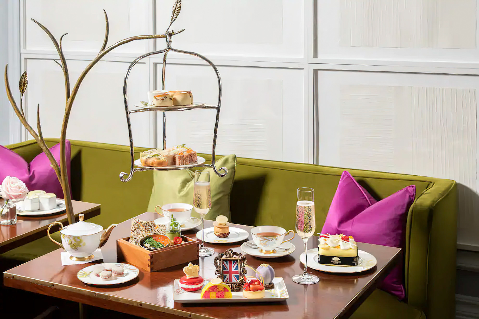 Mandarin Oriental Hyde Park, London Hotel – London, United Kingdom – The Rosebery Restaurant Afternoon Tea