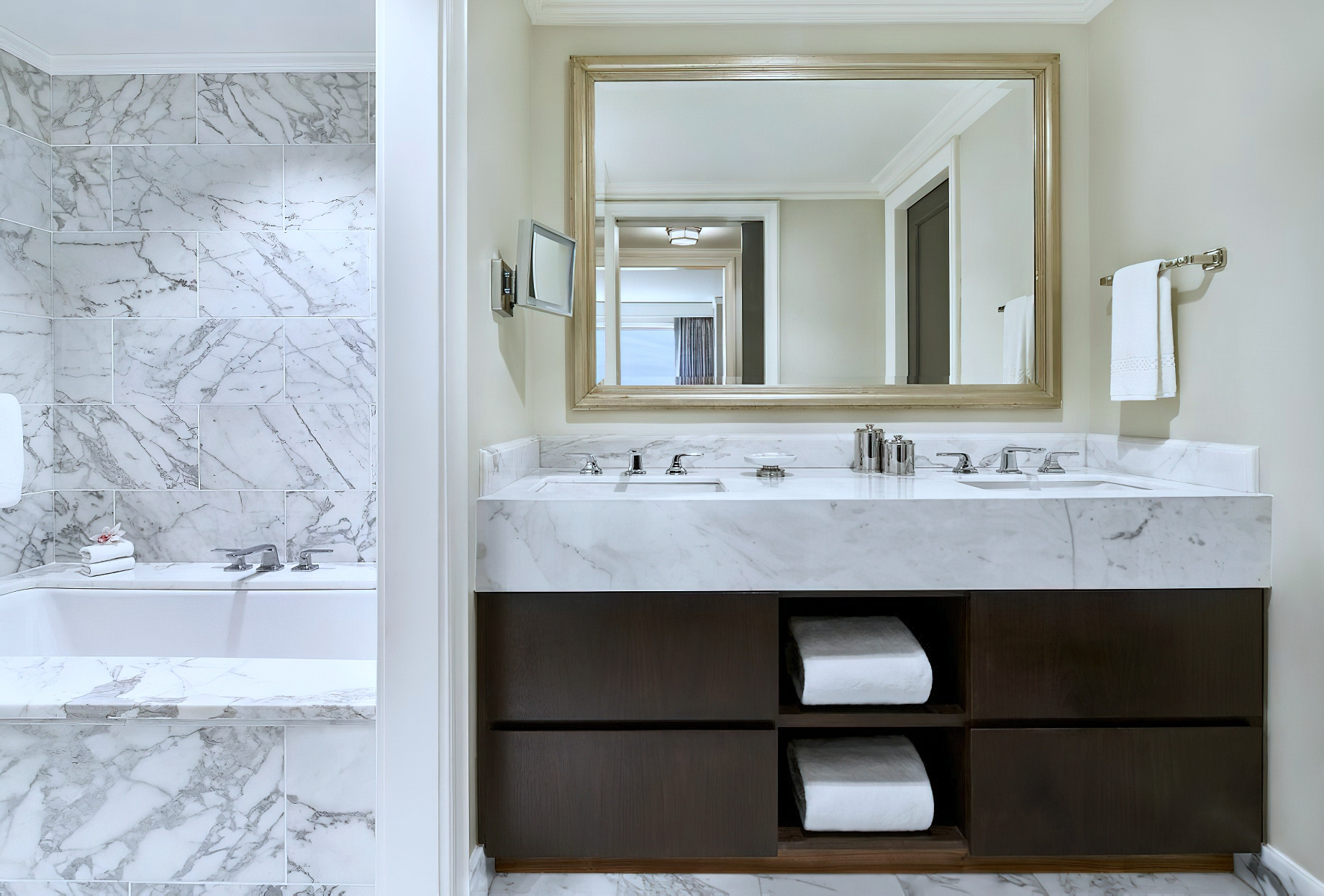 The Ritz-Carlton, Tysons Corner Hotel – McLean, VA, USA – Ritz-Carlton Suite Bathroom