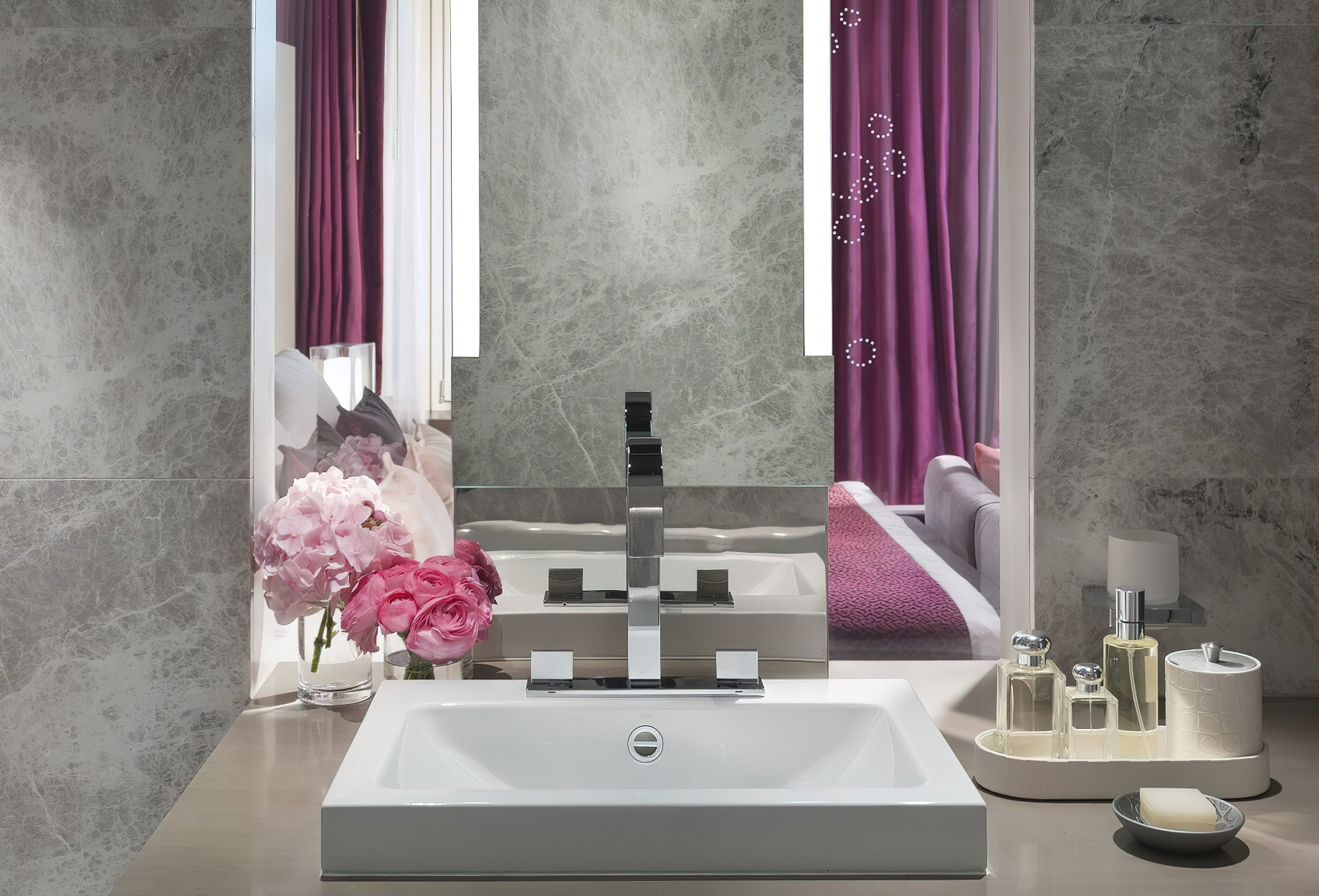 Mandarin Oriental, Geneva Hotel – Geneva, Switzerland – River View Junior Suite Bathroom