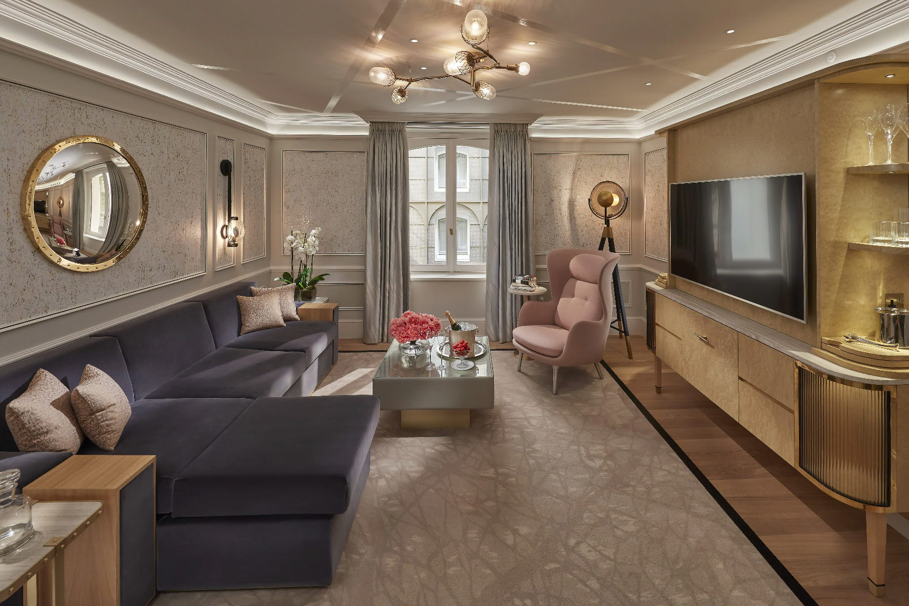 Mandarin Oriental Hyde Park, London Hotel – London, United Kingdom – Superior Suite Living Room