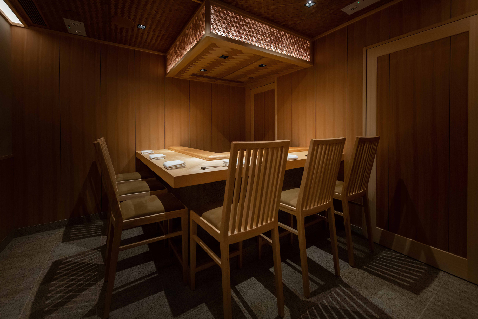 The Landmark Mandarin Oriental, Hong Kong Hotel – Hong Kong, China – Sushi Shikon Restaurant Dining