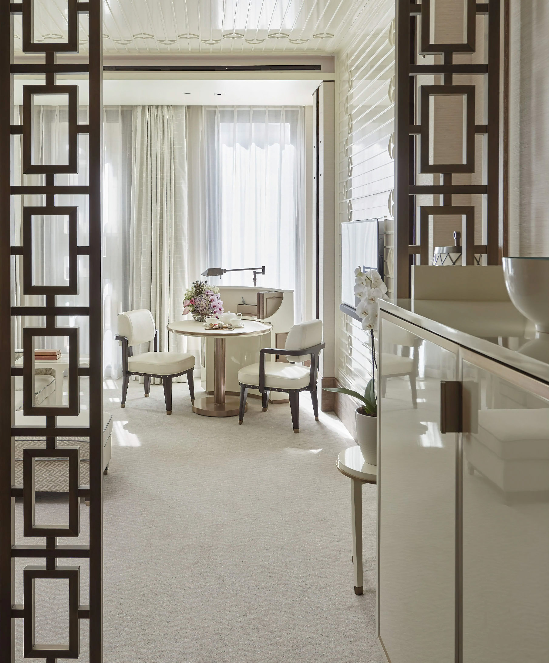 Mandarin Oriental, Doha Hotel – Doha, Qatar – Deluxe Room Sitting Area