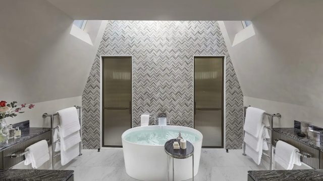 Mandarin Oriental Hyde Park, London Hotel - London, United Kingdom - Mandarin Penthouse Bathroom