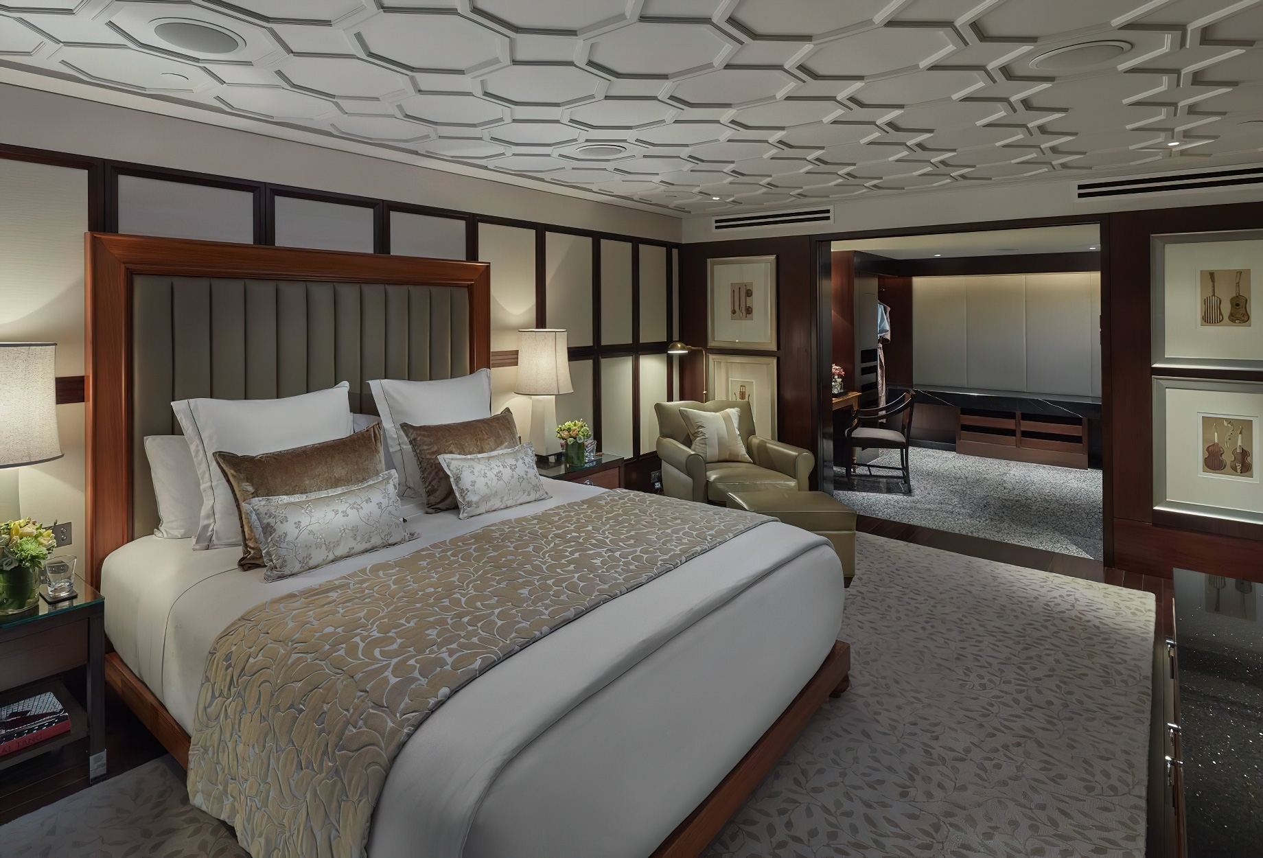 Mandarin Oriental, Hong Kong Hotel – Hong Kong, China – Macau Suite Bedroom