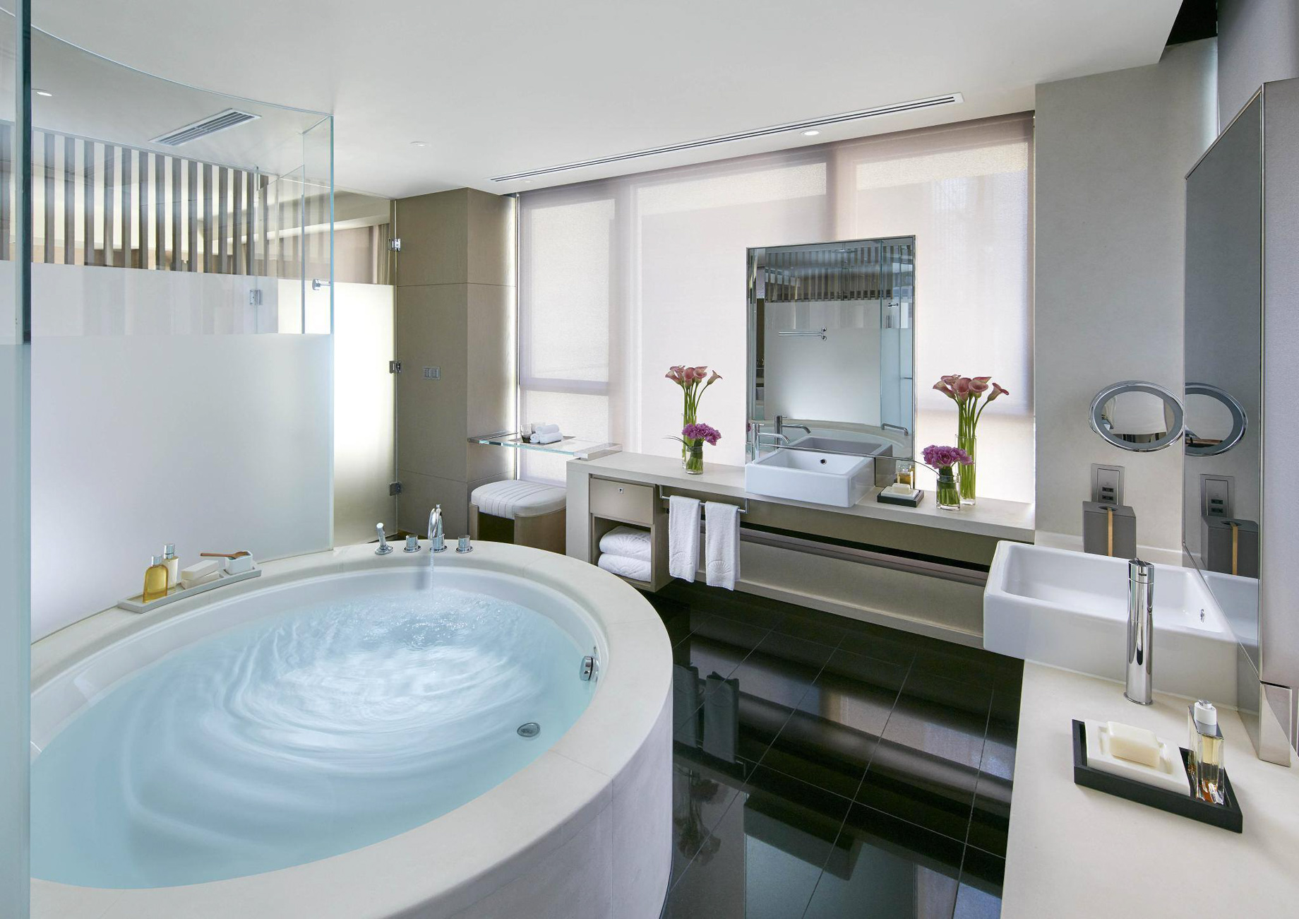 The Landmark Mandarin Oriental, Hong Kong Hotel – Hong Kong, China – L450 Deluxe Room Bathroom