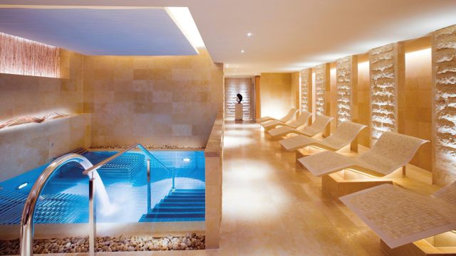 The Landmark Mandarin Oriental, Hong Kong Hotel - Hong Kong, China - Spa Vitality Pool