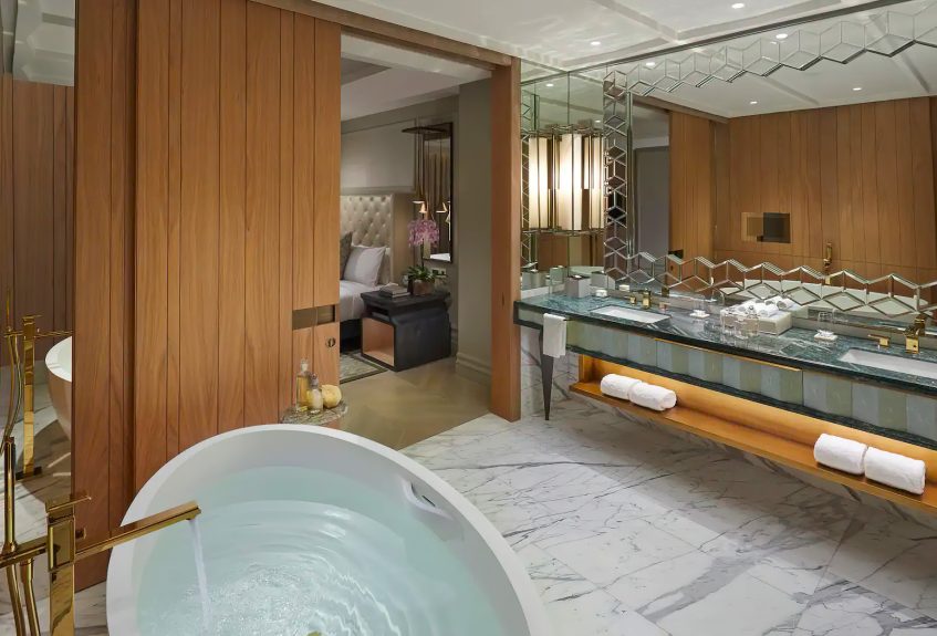 Mandarin Oriental Jumeira, Dubai Resort - Jumeirah, Dubai, UAE - Premier Suite Bathroom