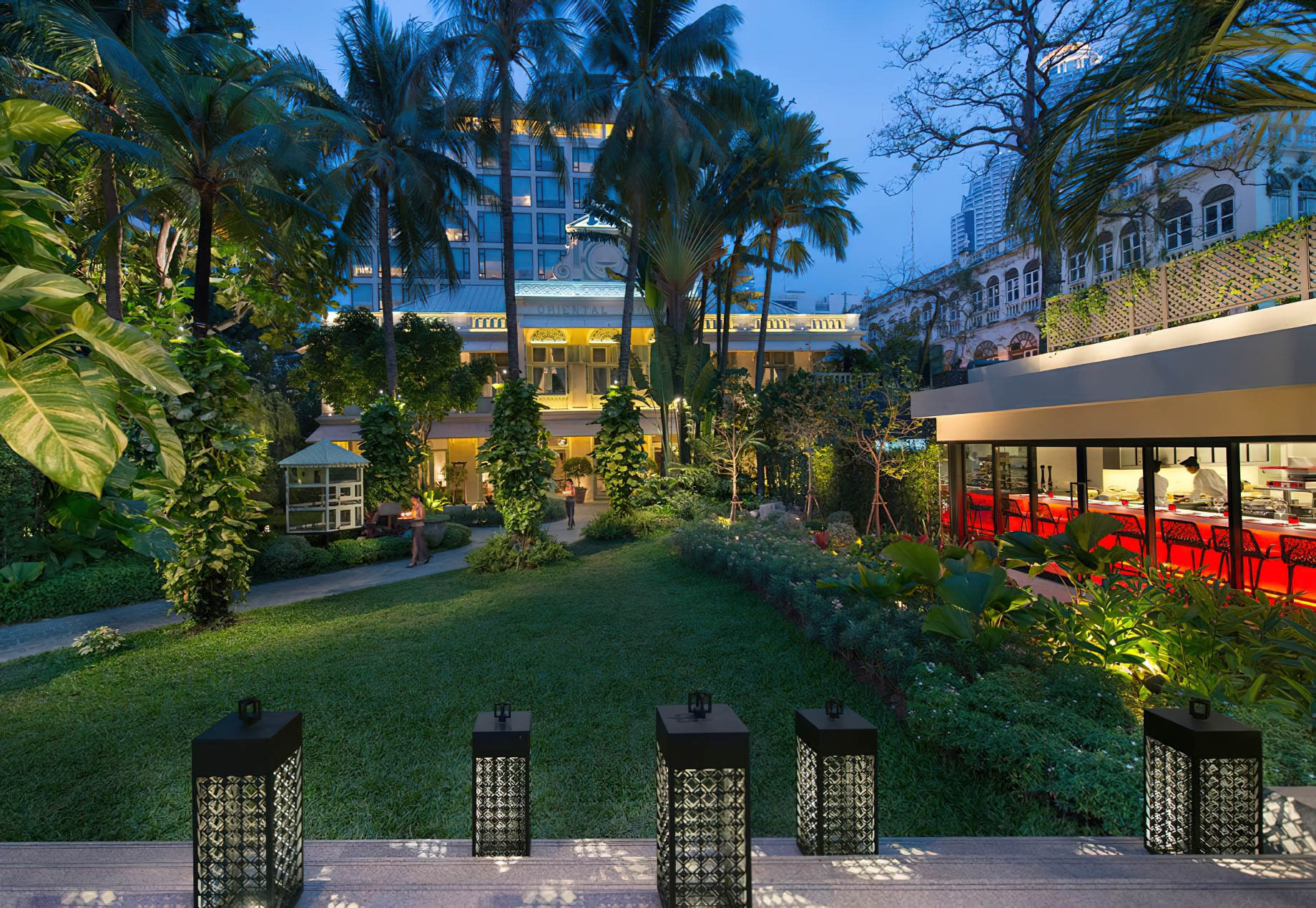 Mandarin Oriental, Bangkok Hotel – Bangkok, Thailand – Exterior Gardens Dusk