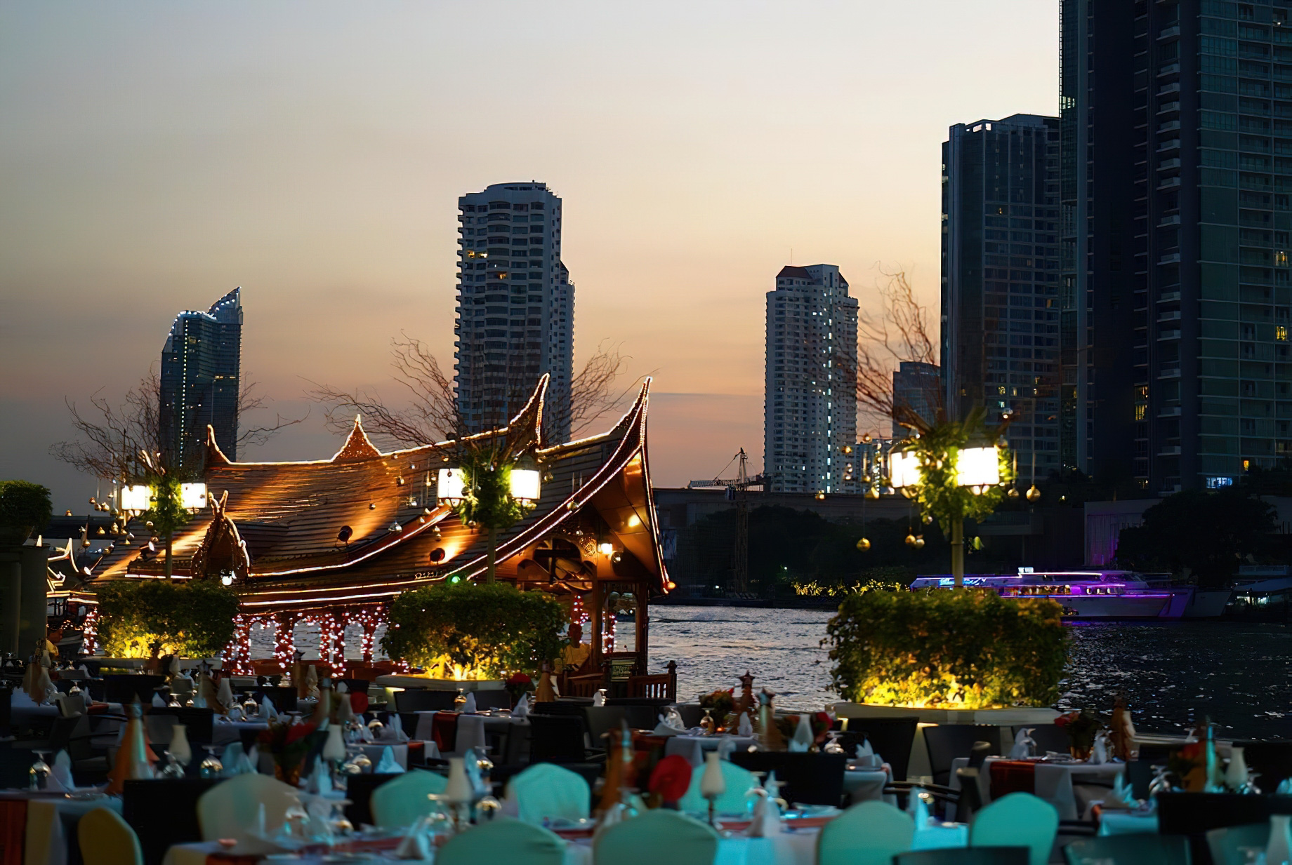 Mandarin Oriental, Bangkok Hotel – Bangkok, Thailand – Riverside Terrace Sunset