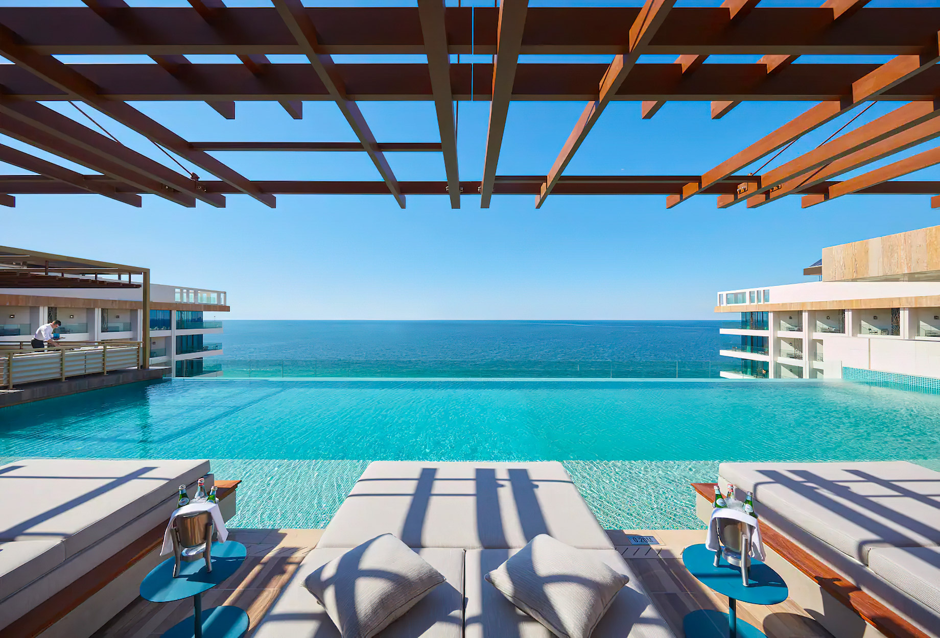 Mandarin Oriental Jumeira, Dubai Resort – Jumeirah, Dubai, UAE – Tasca Terrace Infinity Pool