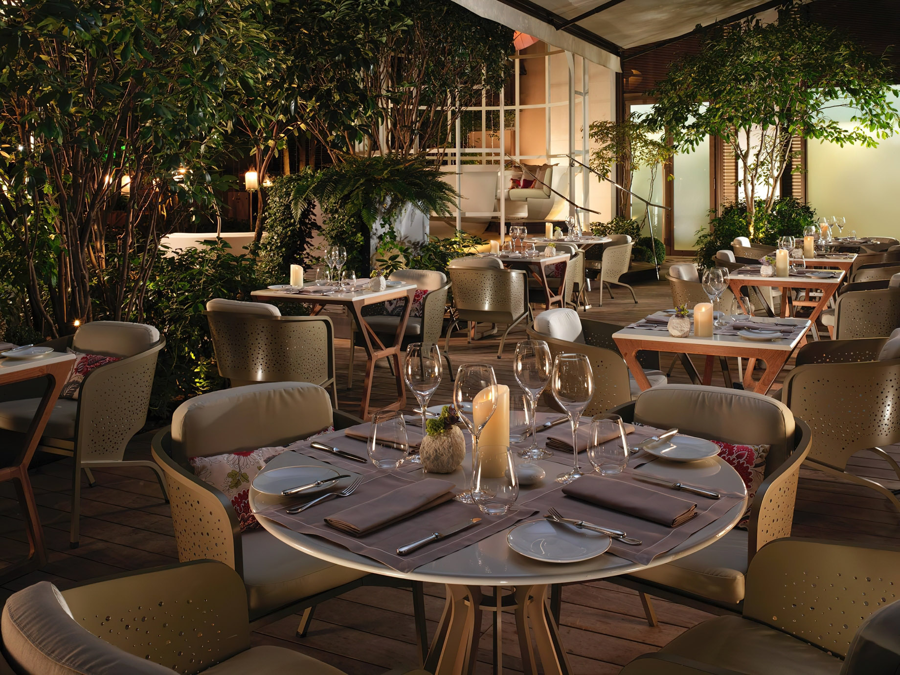 009 – Mandarin Oriental, Paris Hotel – Paris, France – Camélia Restaurant Terrace Night