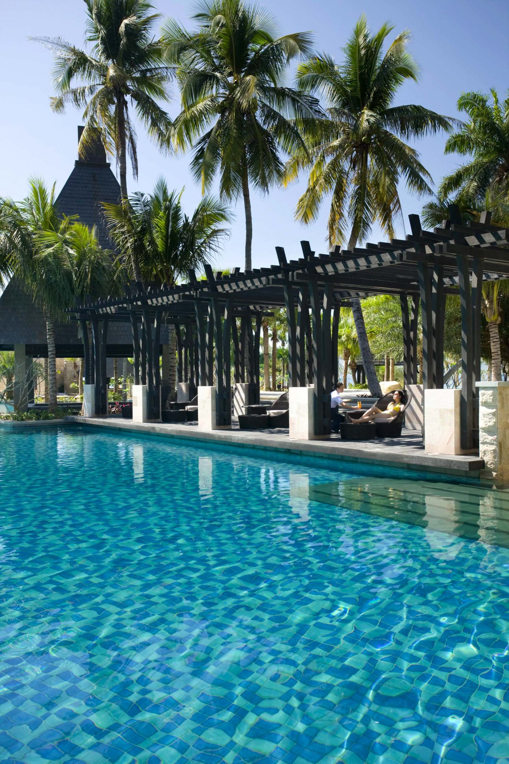 Mandarin Oriental, Sanya Hotel - Hainan, China - Wave Poolside Bar