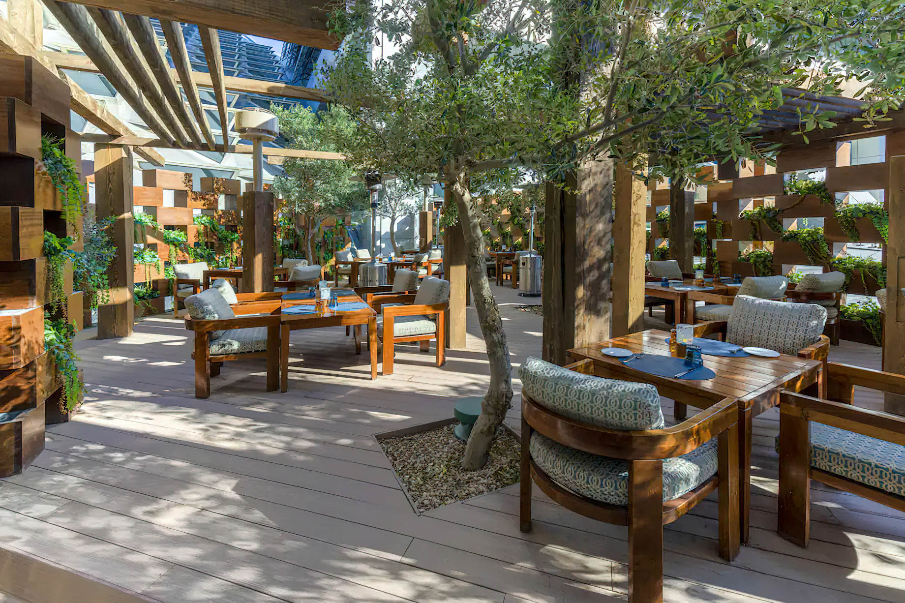 Al Faisaliah Hotel Riyadh, Saudi Arabia La Brasserie Cafe Exterior TRAVOH