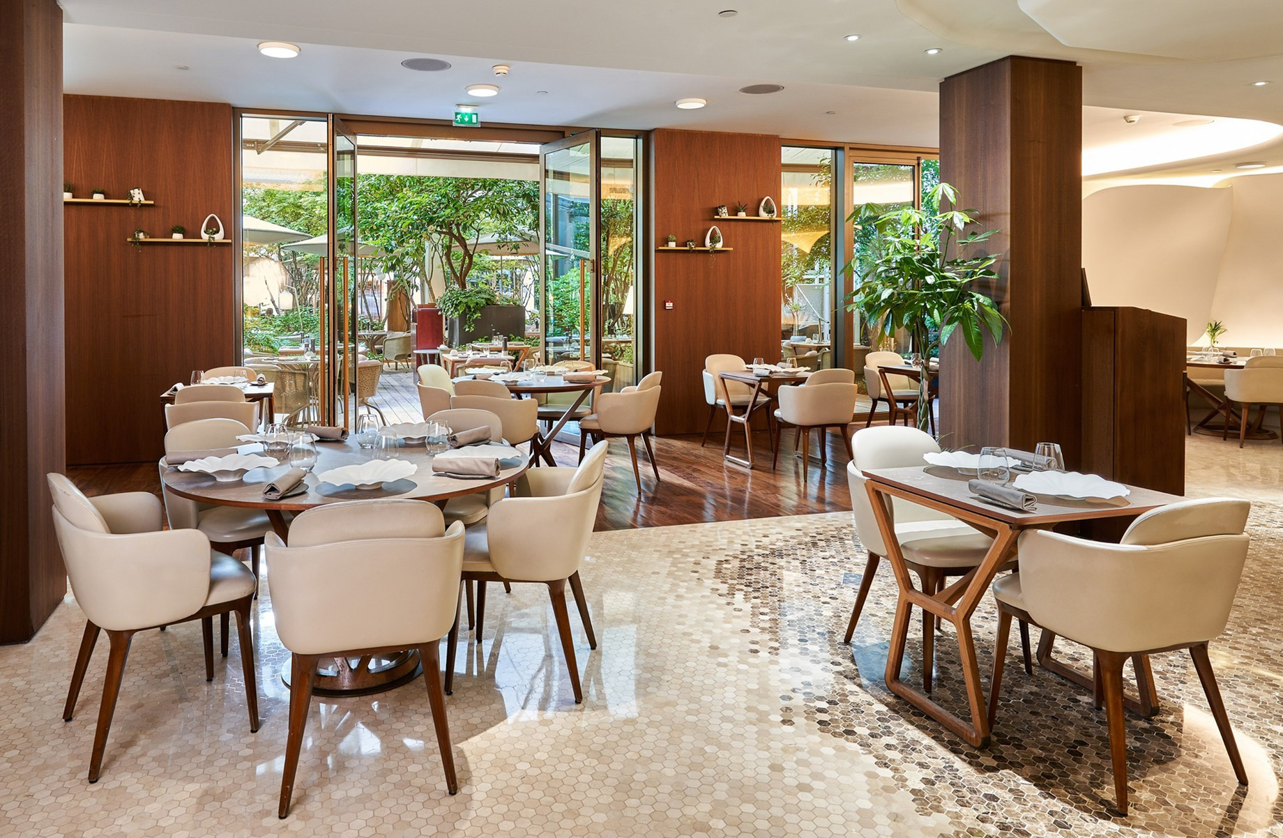 014 – Mandarin Oriental, Paris Hotel – Paris, France – Camelia Restaurant