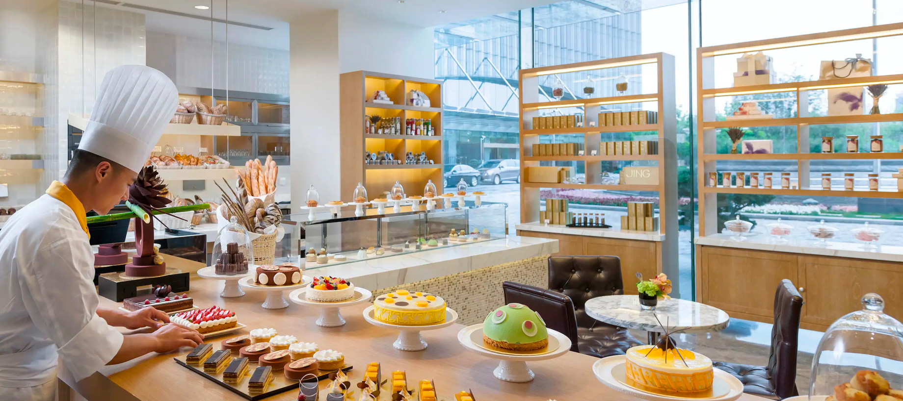 Mandarin Oriental Pudong, Shanghai Hotel – Shanghai, China – Mandarin Cake Shop