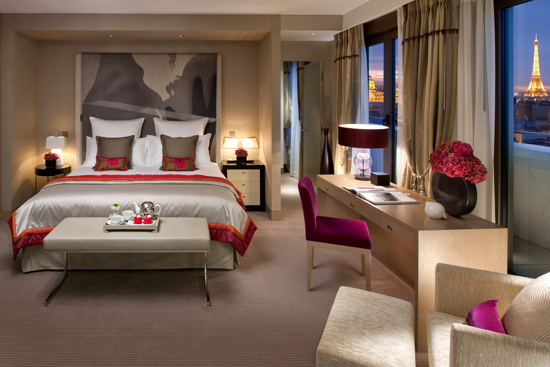 031 – Mandarin Oriental, Paris Hotel – Paris, France – Panoramic Suite Bedroom Decor