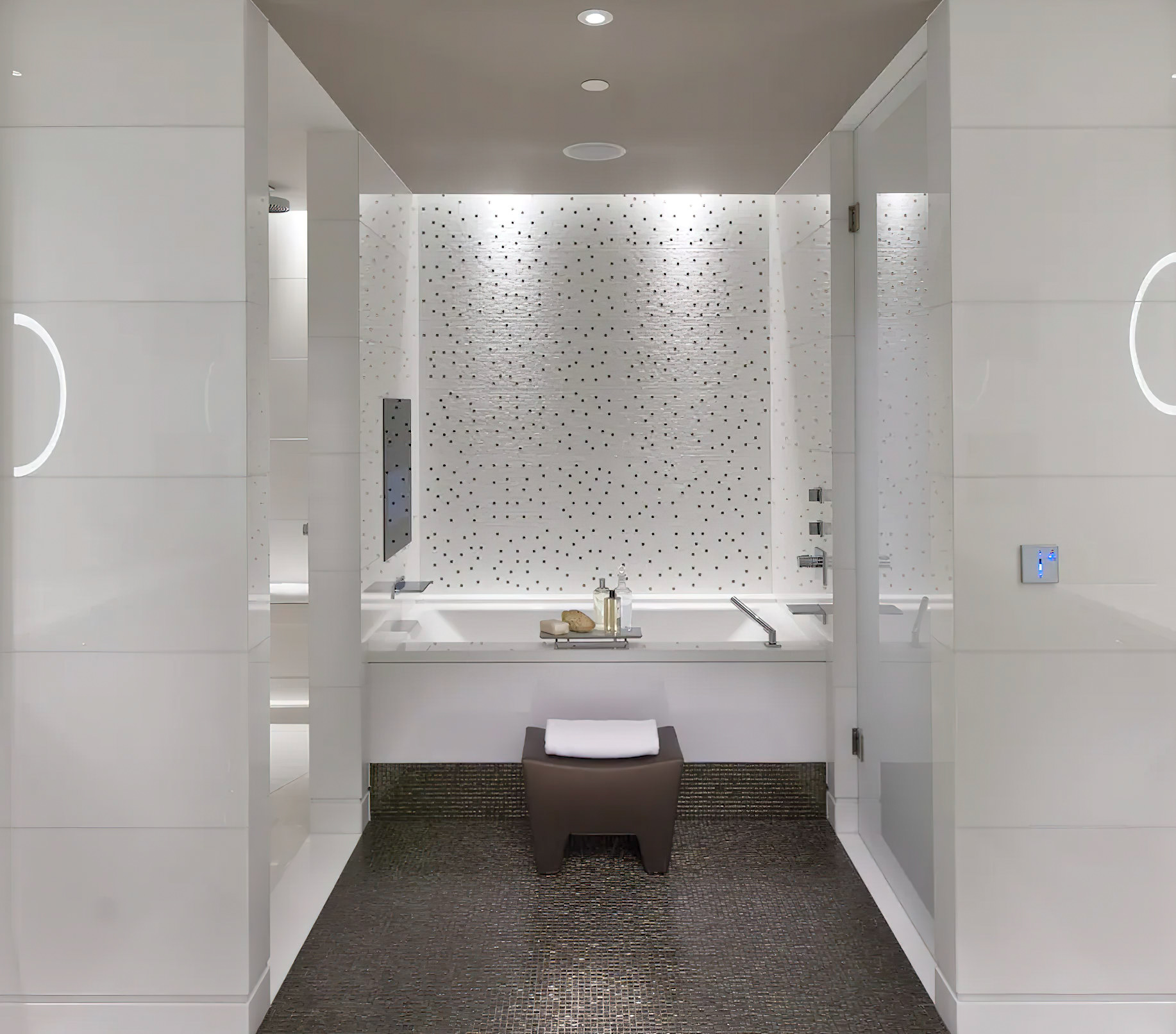 041 – Mandarin Oriental, Paris Hotel – Paris, France – Mandarin Terrace Room Bathroom