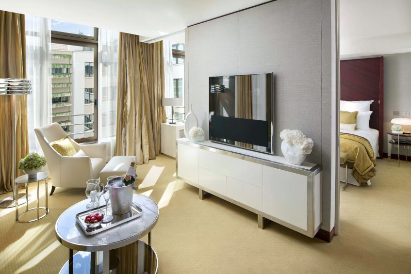 046 - Mandarin Oriental, Paris Hotel - Paris, France - Deluxe Suite