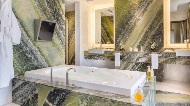 Al Faisaliah Hotel - Riyadh, Saudi Arabia - Royal Penthouse Suite Bathroom