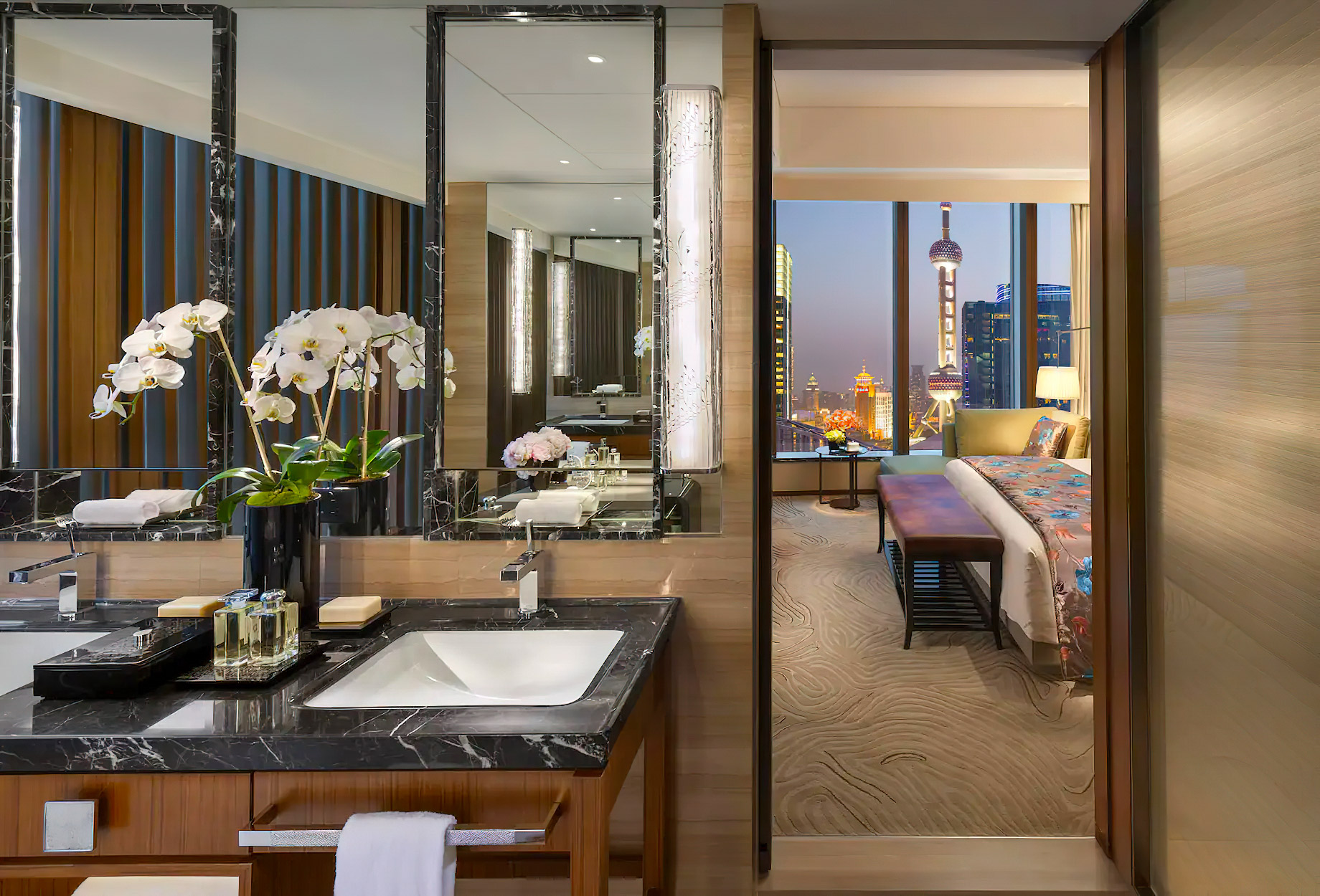 Mandarin Oriental Pudong, Shanghai Hotel – Shanghai, China – Pearl Tower Suite Bathroom