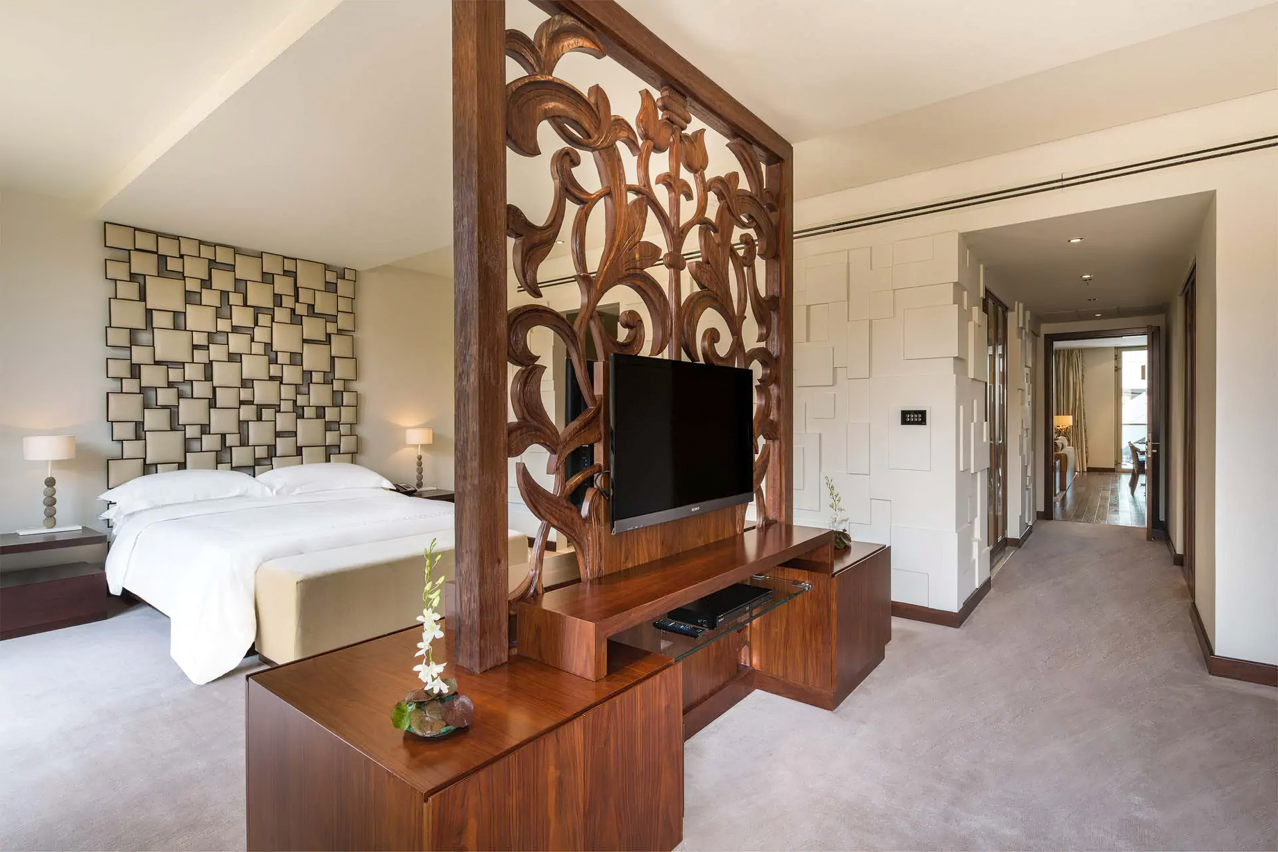 Al Faisaliah Hotel Riyadh, Saudi Arabia Oasis Suite TRAVOH