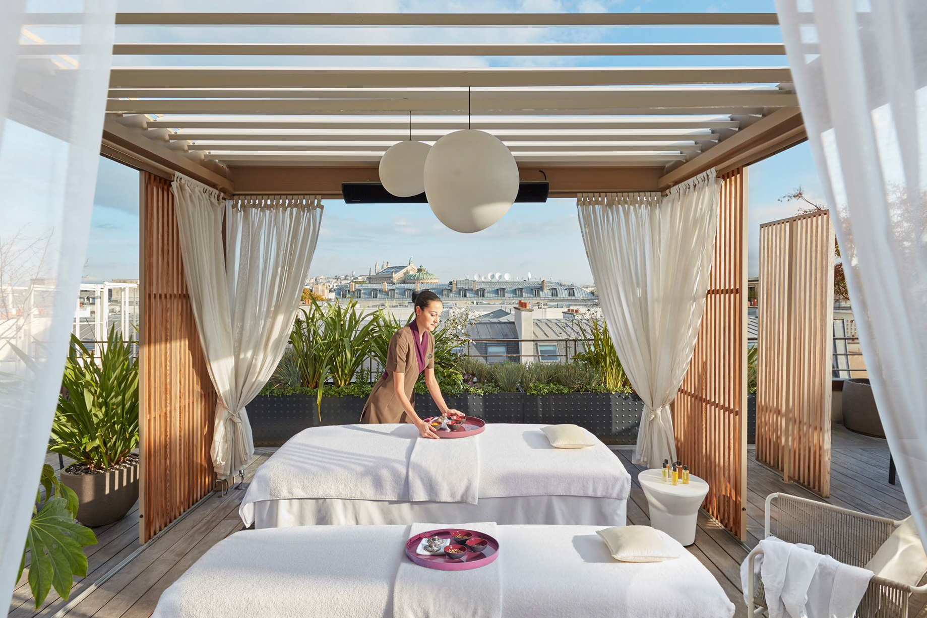060 – Mandarin Oriental, Paris Hotel – Paris, France – Mandarin Penthouse Outdoor Massage