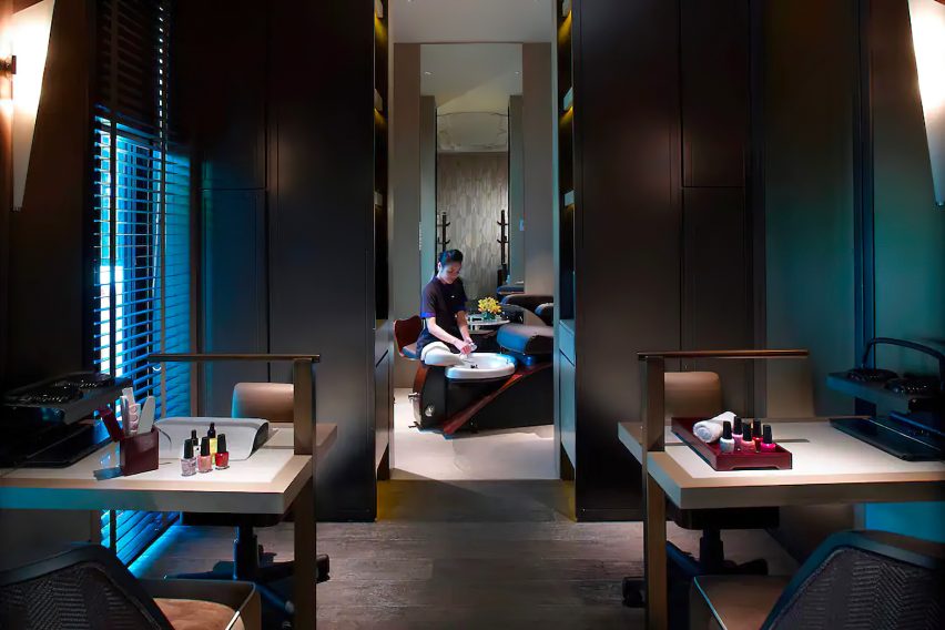 Mandarin Oriental, Singapore Hotel - Singapore - Spa Manicure and Ppedicure Treatment