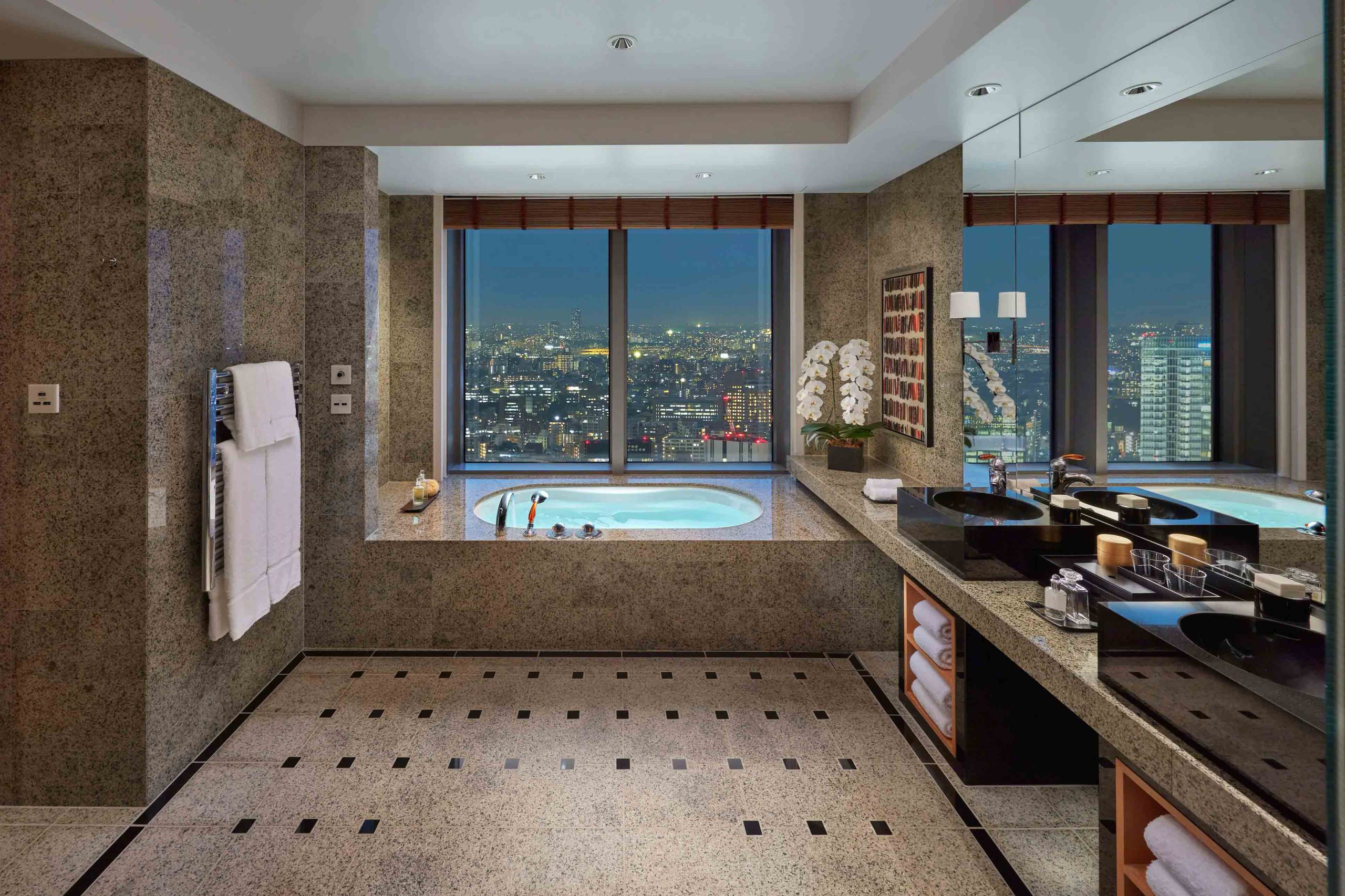 Mandarin Oriental, Tokyo Hotel – Tokyo, Japan – Guest Bathroom