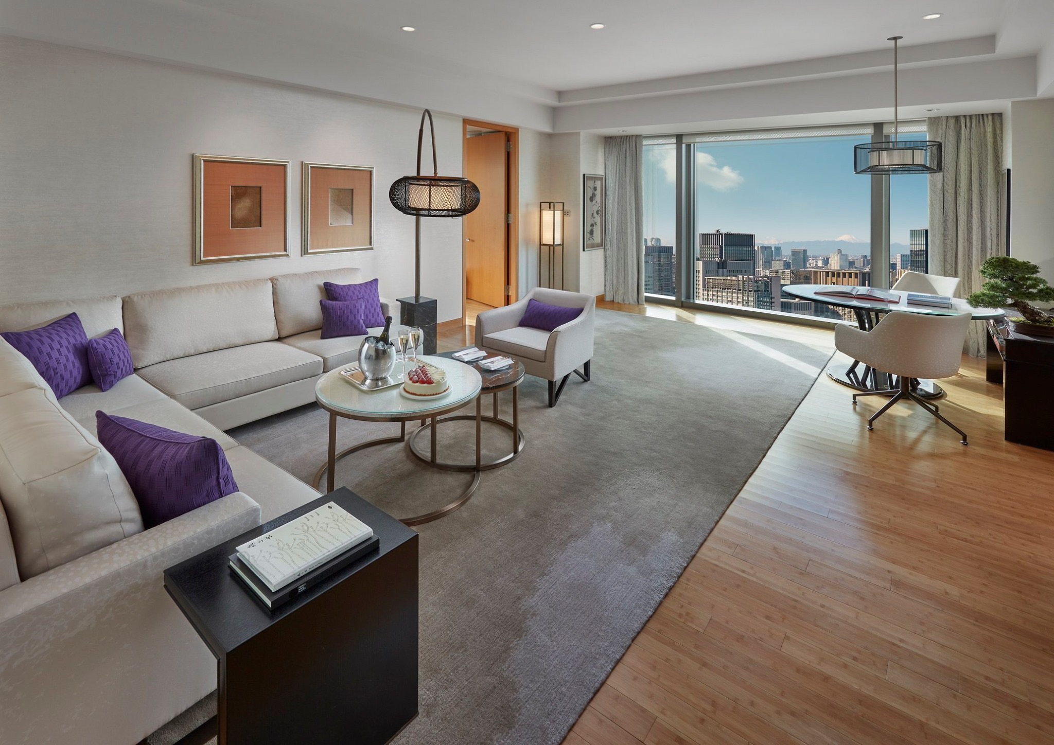 Mandarin Oriental, Tokyo Hotel - Tokyo, Japan - Executive Suite Living Room